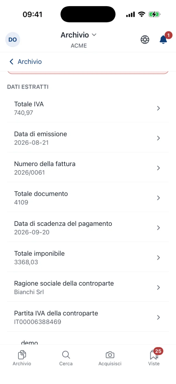 La scheda di una fattura sul telefono, con i dati estratti: totale IVA, data di emissione, numero, totale, scadenza del pagamento, imponibile e ragione sociale della controparte.