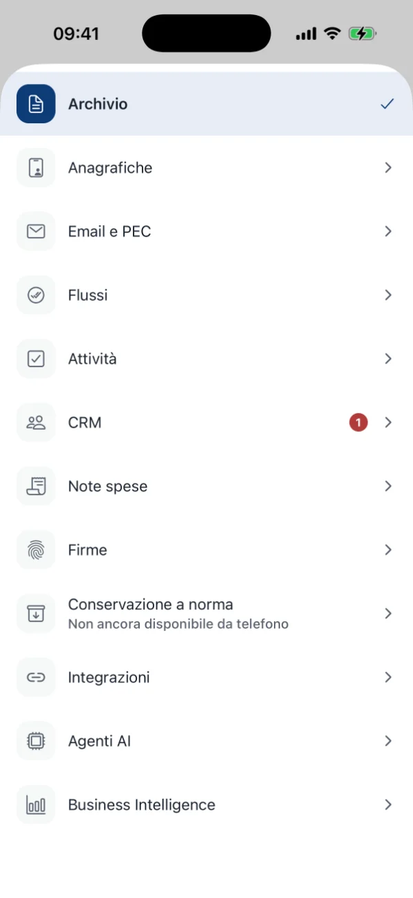 Il selettore dei moduli sul telefono, con Archivio, Anagrafiche, Tabelle, Attività, Checklist e Calendario.